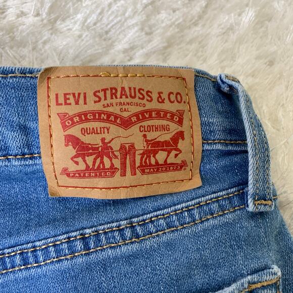 Levi Straus High Rise Jean Shorts Sz 27 Medium Wash - Picture 6 of 7